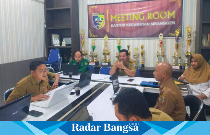 PLD  Kecamatan Mranggen menggelar sosialisasi mengenai penerapan Siskeudes kepada Perangkat Desa yang bertugas sebagai PTPKD di Balai Kecamatan Mranggen (ist)