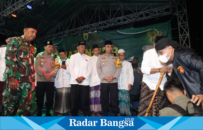 Wakapolres Lamongan, Kompol I Made Prawira Wibawa S., S.T., S.I.K., M.I.K., turut hadir dalam acara Haul Akbar dan Pengajian Umum di Pondok Pesantren Safinatun Nur, Dusun Alastuwo, Desa Karangrejo (ist)