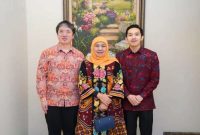 -  (tengah) Gubernur Jawa Timur Terpilih, Khofifah Indar Parawansa (hms)