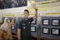 Bupati Kendal Dico menyapa masyarakat Kendal, berpamitan. (RadarBangsa.co.id).
