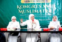 Ketua Umum Muslimat NU Khofifah Indar Parawansa bersama jajaran (hms)