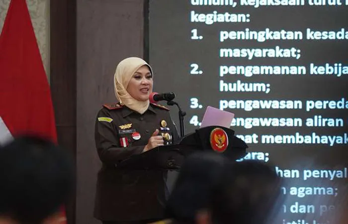 Kajati Jatim Dr.Mia Amiati,SH.,MH, menjadi narasumber dalam acara sarasehan di Pemkot Batu (ist)