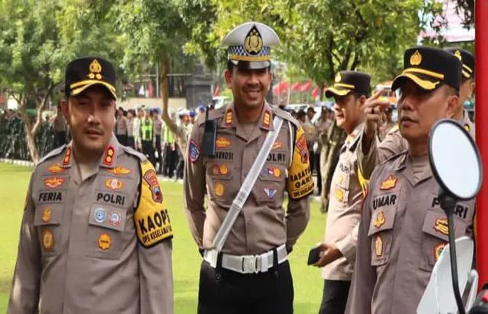 Kapolres Kendal, didampingi Kasatlantas mengatakan kepada wartawan.(RadarBangsa.co.id)