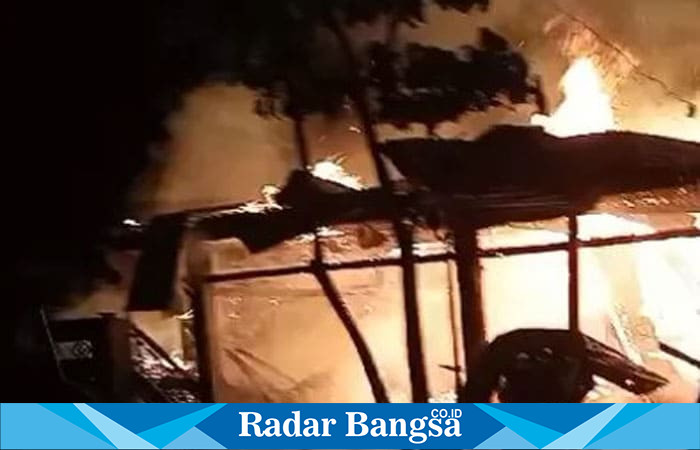 Kebakaran di café dan homestay di Jalan Raya Babat – Jombang, Desa Karang Kembang, Dusun Podang, Kecamatan Babat (ist)