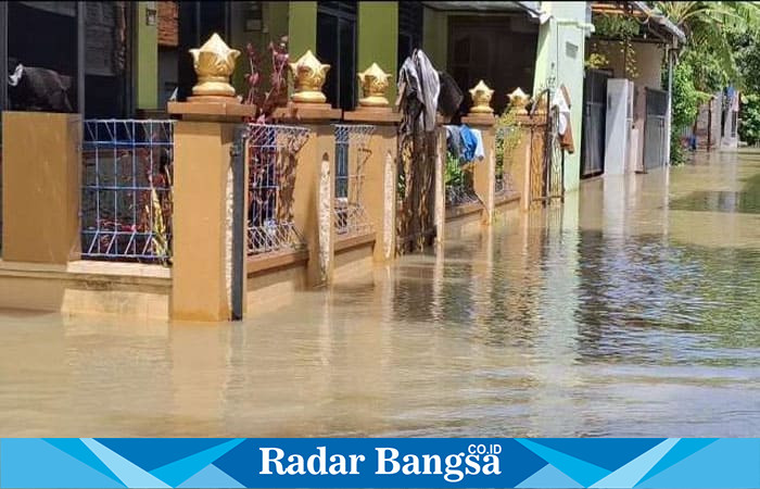 Kondisi Banjir di Kota Kendal, tempat pemukiman masih tergenang air. (RadarBangsa.co.id).