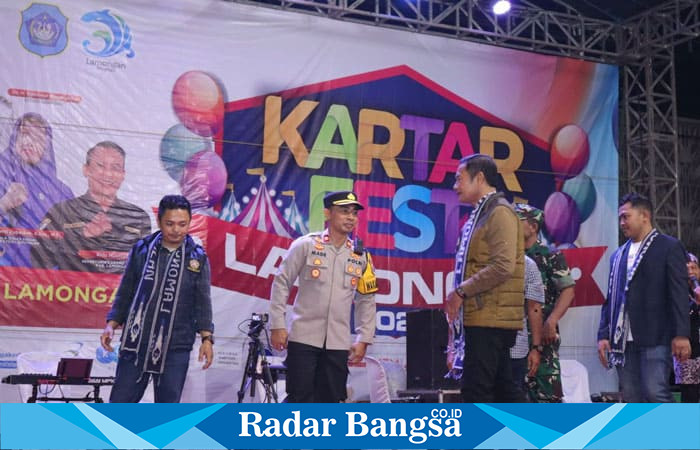 Wakapolres Lamongan, Kompol I Made Prawira Wibawa, S.S.T., S.I.K., M.I.K.,  dan Bupati Lamongan Dr. H. Yuhronur Efendi, MBA saat Hadiri Karang Taruna Fest 2025 di Halaman Gedung Sport Center Lamongan (ist)