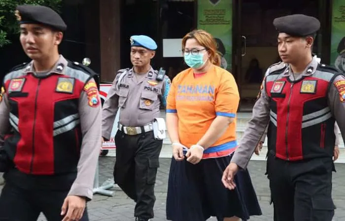 Pelaku saat diamankan polisi (ist)