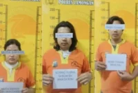 (kiri) Seorang perempuan berinisial MS (29), warga Dusun Pinggiran, Desa Sumberagung, Kecamatan Sukodadi, Kabupaten Lamongan, digerebek oleh anggota Satresnarkoba Polres Lamongan (ist)