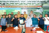 Bupati Lamongan, Yuhronur Efendi, mengikuti rapat koordinasi (Rakor) bersama Satgas Sego Boran di Posko Satgas Sego Boran Kodim 0812 (ist)