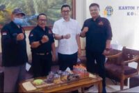 Foto: Baju putih Kepala kantor BPN Batu Nasep Vandi Sulistiyo,S.ST. kanan Ketua GRIB JAYA Batu, Suliono,SH.,MKn.Bidang Humas Heru Iswanto. (ist)
