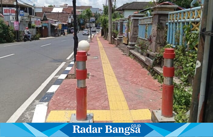 Foto : Trotoar jalan Bromo Semeru yang terlihat bersih di bangun dinas PUPR Batu 2024