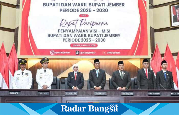Gubernur Jawa Timur, Khofifah Indar Parawansa, menghadiri Serah Terima Jabatan (Sertijab) Bupati dan Wakil Bupati Jember terpilih periode 2025-2030 (hms)