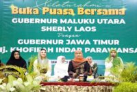 Gubernur Jawa Timur Khofifah Indar Parawansa  bersama  Gubernur Maluku Utara, Sherly Tjoanda Laos menghadiri program sedekah 5.000 butir telur bagi anak-anak cegah stunting serta keluarga miskin ekstrem selama bulan Ramadan di Royal’s Resto & Function Hall, Kota Ternate (hms)