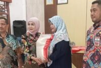 Bupati Kendal Dyah Salurkan batuan beras warga terdampak banjir. (RadarBangsa.co.id)