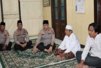 Kapolres Kendal dengan Pengasuh Ponpes Nurul Ihsan.(RadarBangsa.co.id).