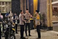 Kapolres Lamongan AKBP Bobby Adimas Condro Putra, SH, S.I.K, M.Si, bersama Pejabat Utama (PJU) Polres Lamongan melaksanakan pengamanan dan ibadah sholat Isya serta Tarawih di Masjid Namira (ist)