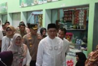 Kapolres Probolinggo Kota AKBP Oki Ahadian P. S.I.K. M.H bersama Walikota Probolinggo dr. H. Aminuddin, Sp.Og., Subsp.K.Obginsos., M.Kes. melakukan sidak ke dua pasar di Kota Probolinggo (ist)