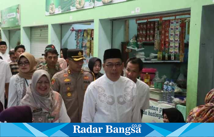 Kapolres Probolinggo Kota AKBP Oki Ahadian P. S.I.K. M.H bersama Walikota Probolinggo dr. H. Aminuddin, Sp.Og., Subsp.K.Obginsos., M.Kes. melakukan sidak ke dua pasar di Kota Probolinggo (ist)