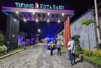 Kapolsek Tikung, AKP Anang Purwo Widodo, S.H., bersama anggota saat patroli di Perum Tikung Kota Baru (ist)