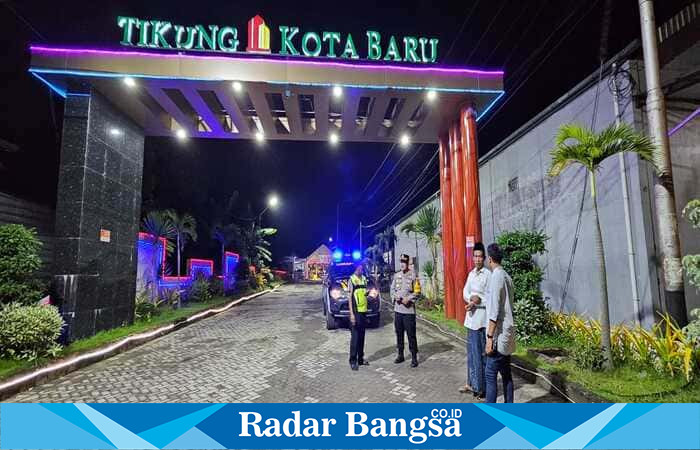 Kapolsek Tikung, AKP Anang Purwo Widodo, S.H., bersama anggota saat patroli di Perum Tikung Kota Baru (ist)