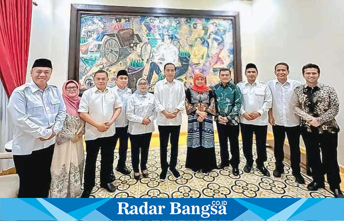 Gubernur Jawa Timur Khofifah Indar Parawansa bersama Wakil Gubernur Emil Elestianto Dardak, Menteri Pemberdayaan Perempuan dan Perlindungan Anak (PPA) RI Arifatul Choiri Fauzi, dan Gubernur Jawa Tengah Ahmad Luthfi melakukan silaturahmi dengan Presiden Republik Indonesia, Joko Widodo, di kediamannya di Surakarta (hms)