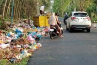  Lokasi tempat pembuangan sampah di jalan Sutan Syahrir sangat meresahkan warga. ( foto/Joko  )