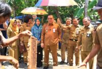 Wali Kota Probolinggo, dr. Aminuddin, bersama Ketua Tim Penggerak PKK Kota Probolinggo, dr. Evariani, beserta rombongan, melakukan kunjungan ke beberapa ikon yang ada di Kelurahan Jrebeng Lor (IST)