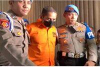 Eks Kapolres Ngada, saat diamankan  Propam. (Ist) 