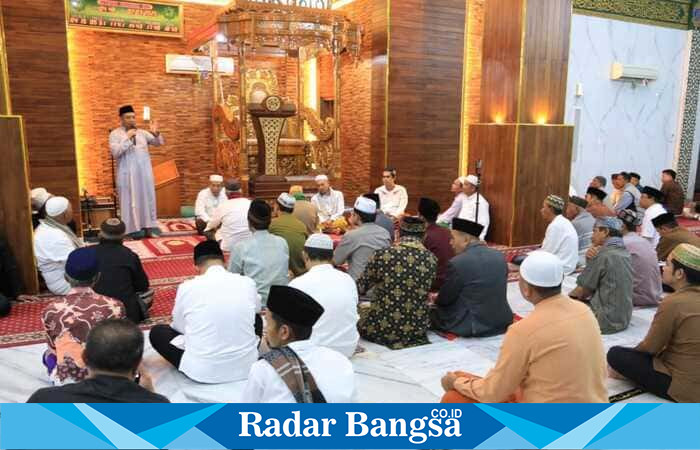 Wali Kota Probolinggo, dr. Aminuddin, berkesempatan mengisi Kultum (Kuliah Tujuh Menit) setelah Salat Subuh berjamaah di Masjid Agung Raudlatul Jannah (ist)