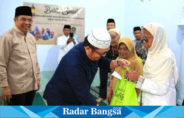 Wali Kota Probolinggo, dr. Aminuddin, tiba di Musala Al-Ikhlas Jrebeng Wetan untuk menghadiri acara penyerahan bantuan dan zakat (IST)
