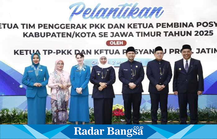 Acara pelantikan dihadiri oleh Gubernur Jawa Timur Khofifah Indar Parawansa, Wagub Jatim Emil Dardak, Sekda Jatim Adhy Karyono, serta Bupati dan Wali Kota periode 2025-2030 se-Jawa Timur (hms)