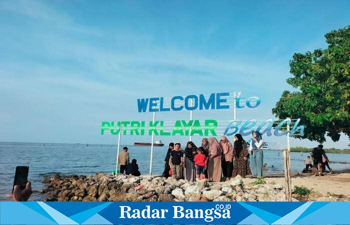 Pengunjung Pantai Putri Klayar (ist)