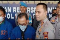 Anggota DPRD Asahan diborgol terkait kasus judi sabung ayam di Mapolres Asahan (ist)
