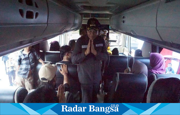 Bupati Sidoarjo H. Subandi bersama Kepala BPTD Kelas II Jawa Timur, Muiz Thohir, serta jajaran Forkopimda Sidoarjo berangkatkan peserta program Mudik Gratis Angkutan Lebaran 2025 (ist)