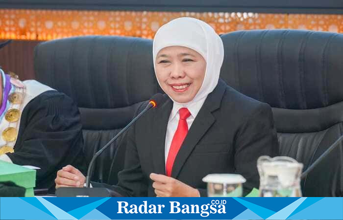 Gubernur Khofifah Indar Parawansa menghadiri sidang terbuka disertasi S3 di Universitas Islam Malang (hms)