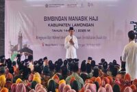 Buapti Lamongan Yuhrohnur haidiri bimbingan manasik haji 2025 di Masjid Namira  (ist)