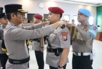 Kapolres Mojokerto Kota AKBP Daniel S. Marunduri memimpin upacara serah terima jabatan (sertijab) Kasat Res Narkoba, dengan jabatan baru diemban oleh Iptu Arif Setiawan (IST)