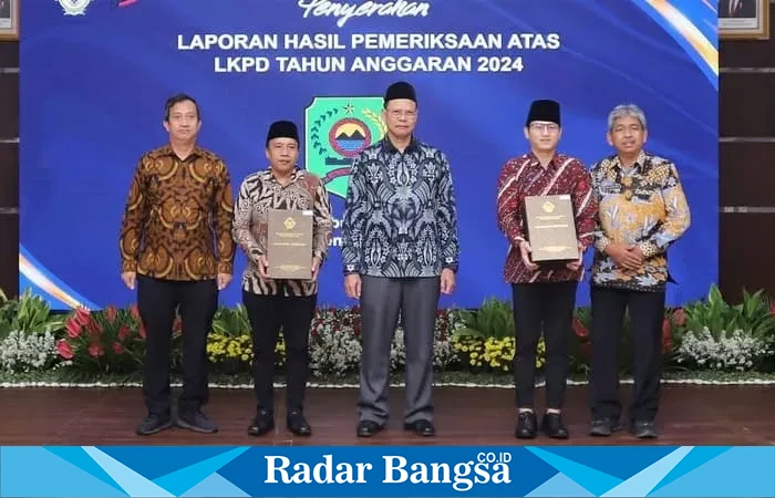 Penyerahan LHP LKPD 2024 oleh BPK Jatim kepada perwakilan Pemerintah Kabupaten Trenggalek ( Istimewa)