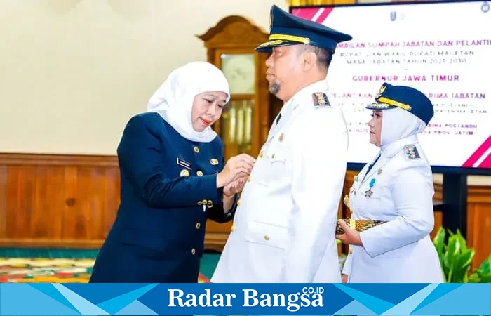 Gubernur Jawa Timur Khofifah Indar Parawansa melantik Bupati dan Wakil Bupati Magetan di Gedung Negara Grahadi Surabaya, Jumat 23 Mei 2025 (Dok Istimewa)