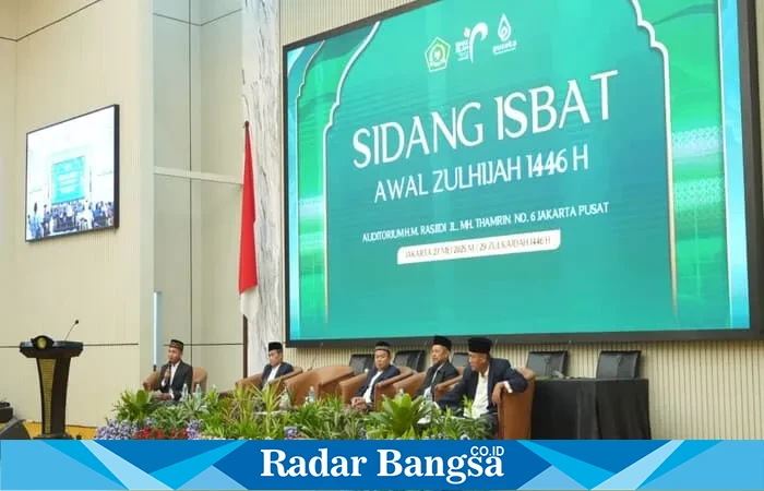 Cecep Nurwendaya menjelaskan posisi hilal pada Sidang Isbat Awal Zulhijah 1446 H di Kantor Kemenag, Jakarta (Dok Foto Kemenag)