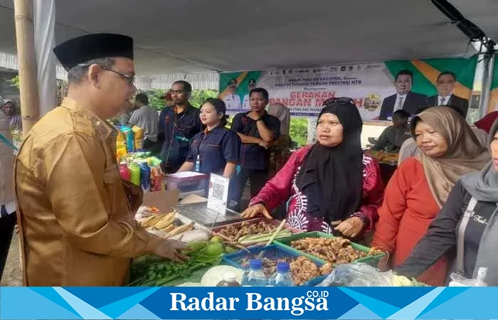 Dinas Ketahanan Pangan NTB menggelar Gerakan Pangan Murah di halaman Kantor Desa Banyumulek, Lombok Barat, Selasa (27/5/2025). (Istimewa) 