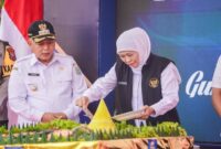 Gubernur Jawa Timur Khofifah Indar Parawansa meresmikan pembangunan Sistem Penyediaan Air Minum (SPAM) Singosari di Desa Klampok, Kec. Singosari (hms)