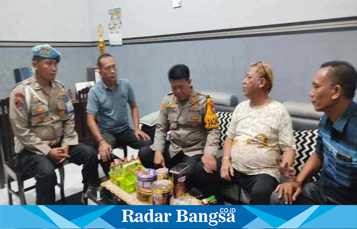 Kepala Desa Mojoduwur memberikan keterangan terkait upaya penipuan pascakebakaran pasar (ist)