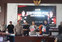 Kapolres Mojokerto Kota AKBP Daniel Marunduri saat konferensi pers ungkap kasus pemerkosaan di Mapolres Mojokerto Kota (Dok Istimewa)