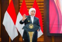 Gubernur Khofifah Indar Parawansa saat meluncurkan SPMB berbasis AI di Kantor Dinas Pendidikan Jawa Timur, Selasa (20/5/2025) (IST)
