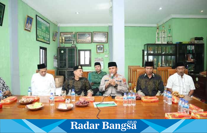 Kapolres Lamongan AKBP Agus Dwi Suryanto bersama jajaran pengurus PCNU Babat dalam kegiatan silaturahmi di kantor PCNU Babat, Selasa (20/05/2025).