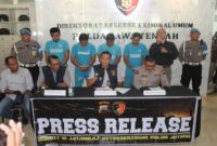 Petugas Polda Jateng gelar konferensi pers pengungkapan kasus penipuan dan pengrusakan oleh oknum ormas. (IST)