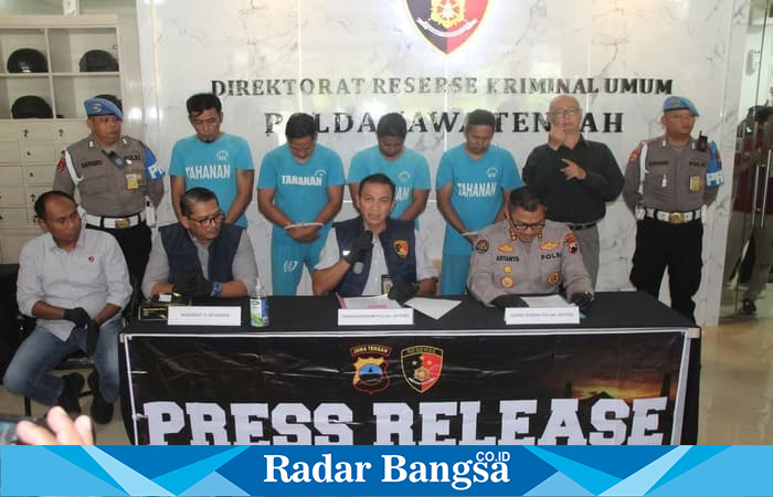 Petugas Polda Jateng gelar konferensi pers pengungkapan kasus penipuan dan pengrusakan oleh oknum ormas. (IST)