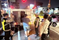 Petugas Polres Mojokerto Kota menggelar patroli skala besar di malam hari saat libur Waisak 2025 untuk mencegah aksi premanisme (ist)