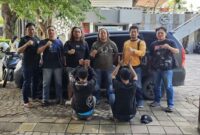 Tim Reskrim Polrestabes Semarang saat menangkap tersangka kasus pengeroyokan di SPBU Krapyak (ist)